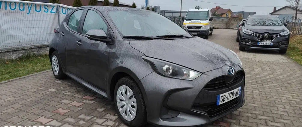 toyota opolskie Toyota Yaris cena 49900 przebieg: 28200, rok produkcji 2021 z Warszawa